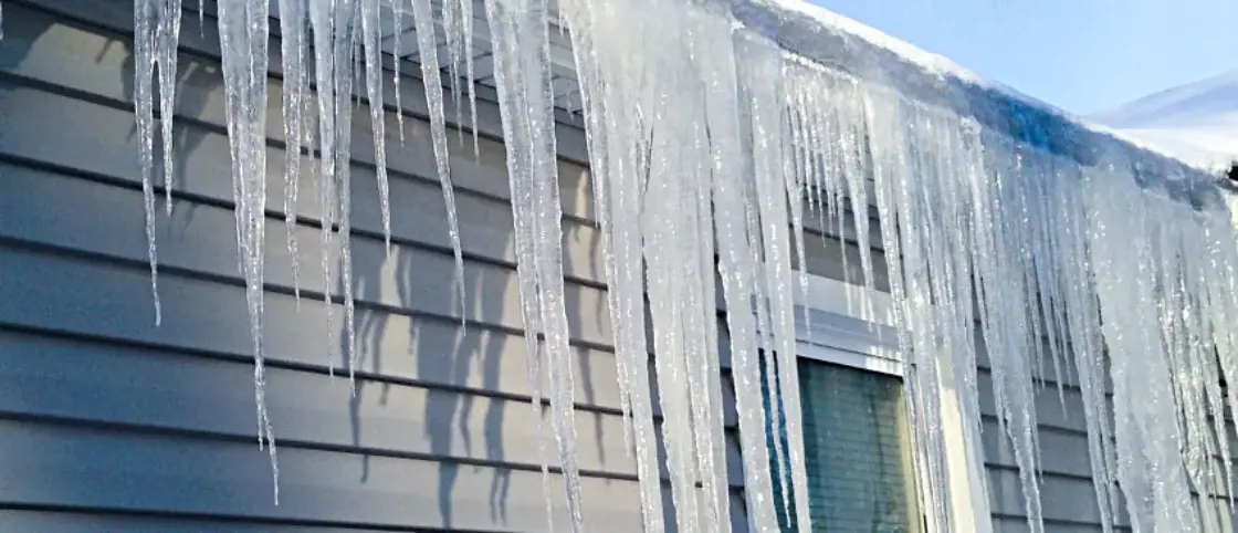 why do ice dams occur?