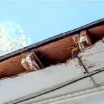 Rotting soffit on the roof of a house