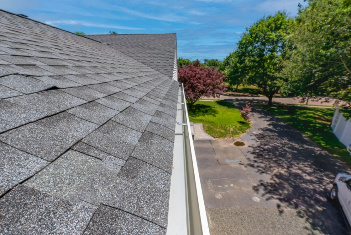 Roof gutter