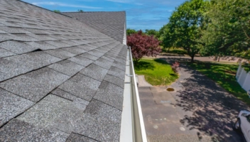 Roof gutter