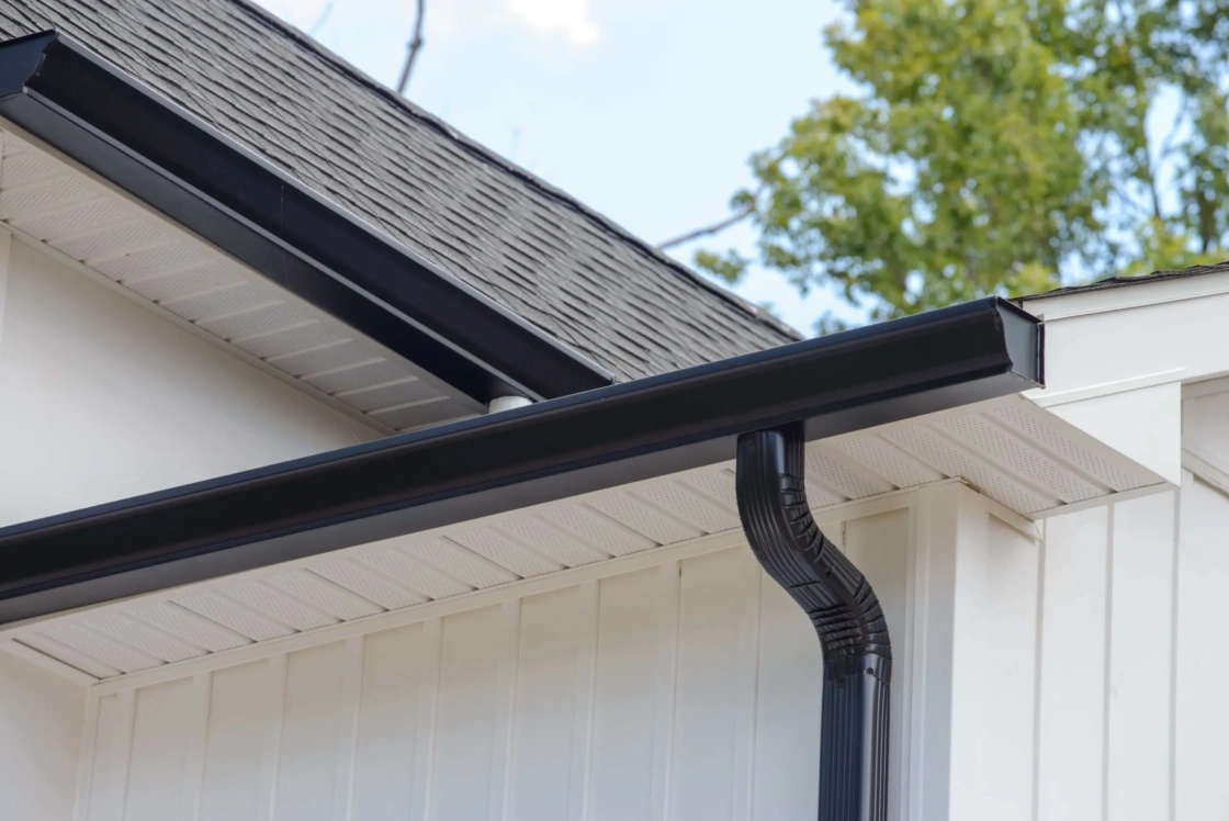 Seamless vs regular gutters