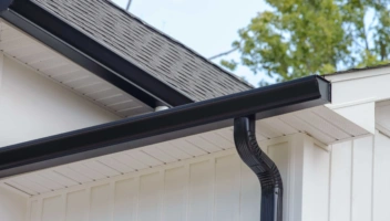 Seamless vs regular gutters
