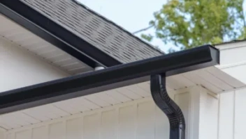 Seamless vs regular gutters