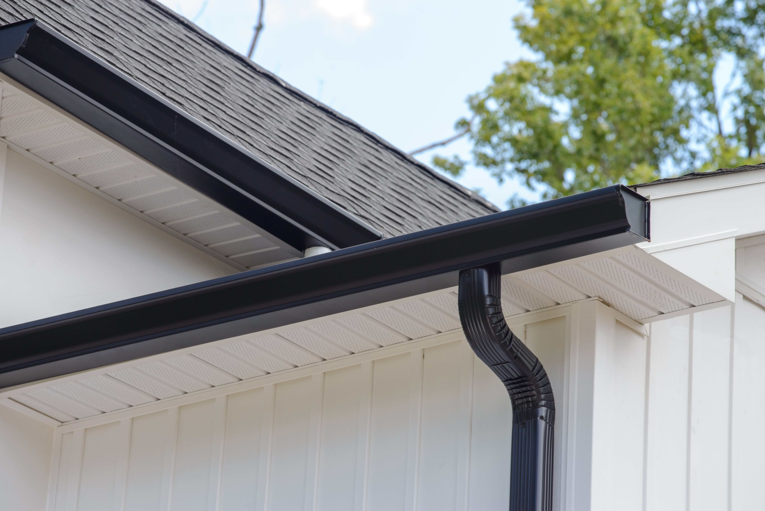 Seamless vs regular gutters