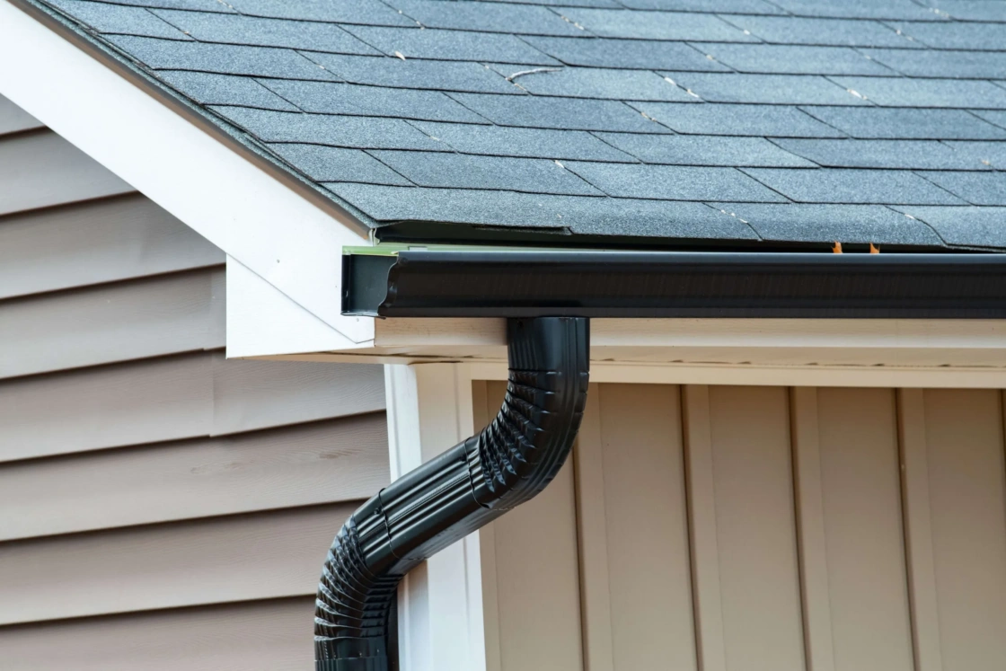 Aluminum vs Vinyl Gutters